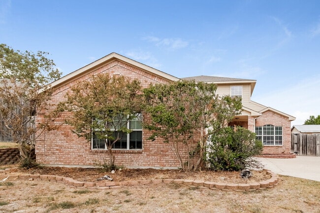 Building Photo - 2405 Creekwood