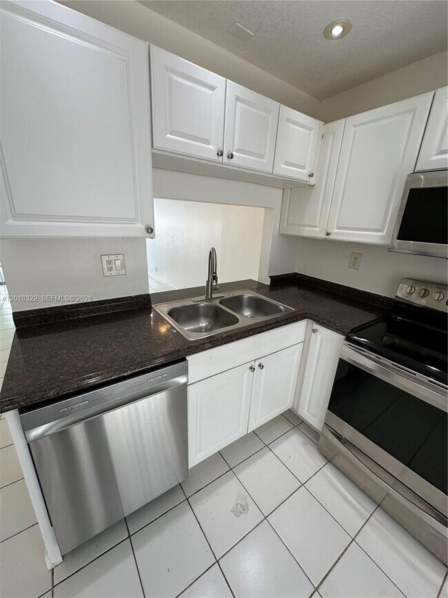 Foto del edificio - 3005 NW 5th Terrace