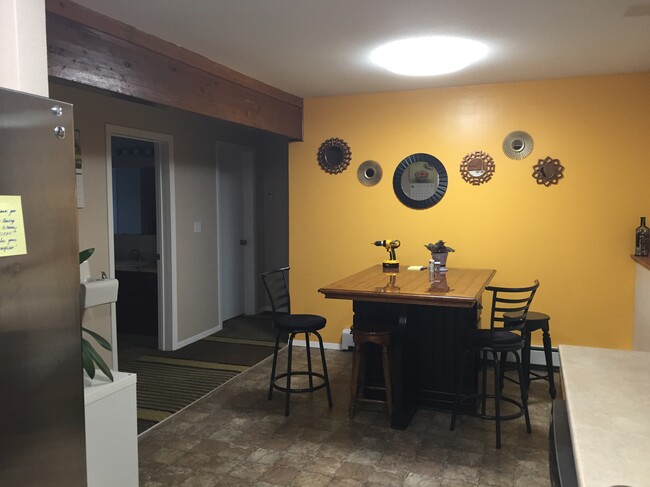 Shared dining area - 2536 Forest Park Drive