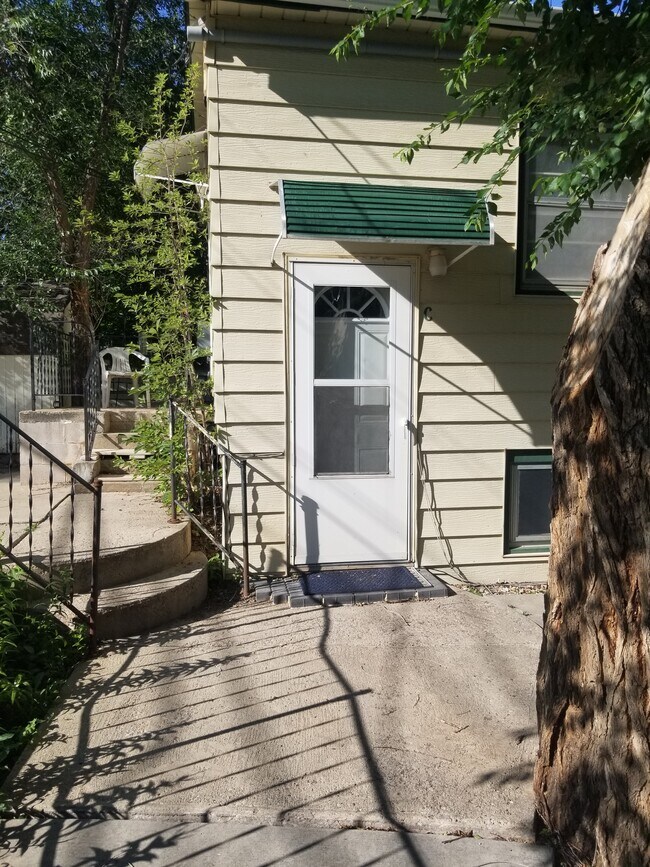Building Photo - 919 12th St