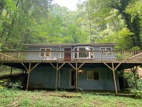 Building Photo - 245 E View Rd