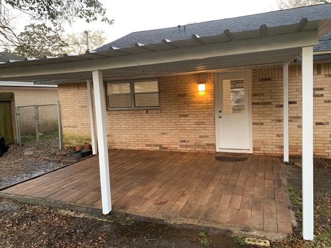 Covered Back Porch - 5005 Ash Ct