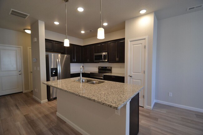 Foto del edificio - 8719 Shady Ridge Grv