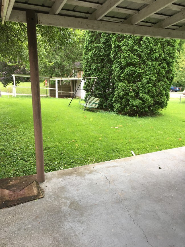 Building Photo - 400 Main St