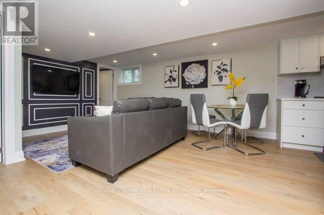 Photo du bâtiment - 1375 Applewood Rd