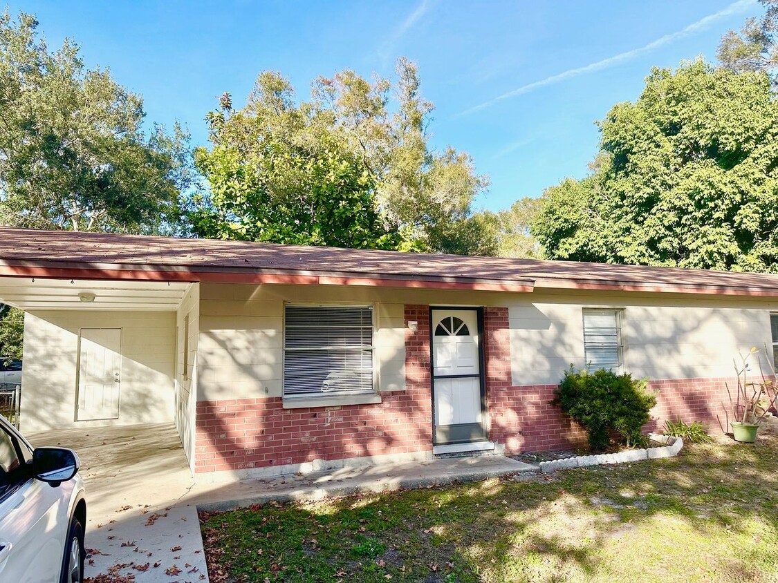 Primary Photo - Charming 2br/1ba Duplex in Clearwater!