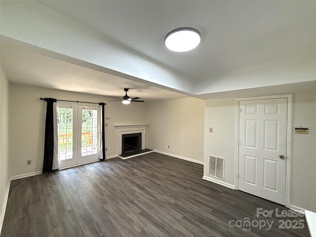 Building Photo - 1724 Village Lake Dr