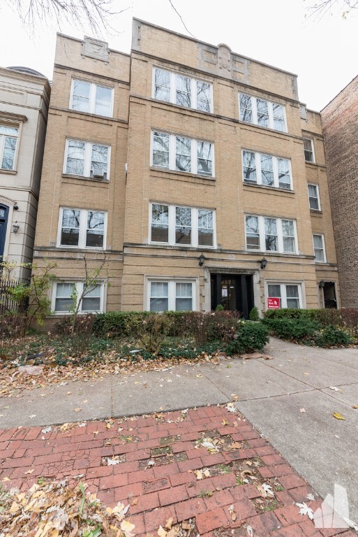 Primary Photo - 2250 N Burling St
