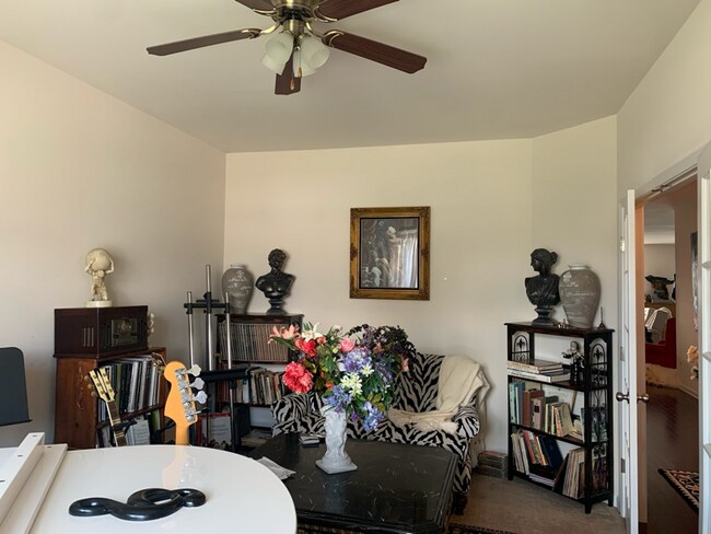 Building Photo - 5009 Stately Dr