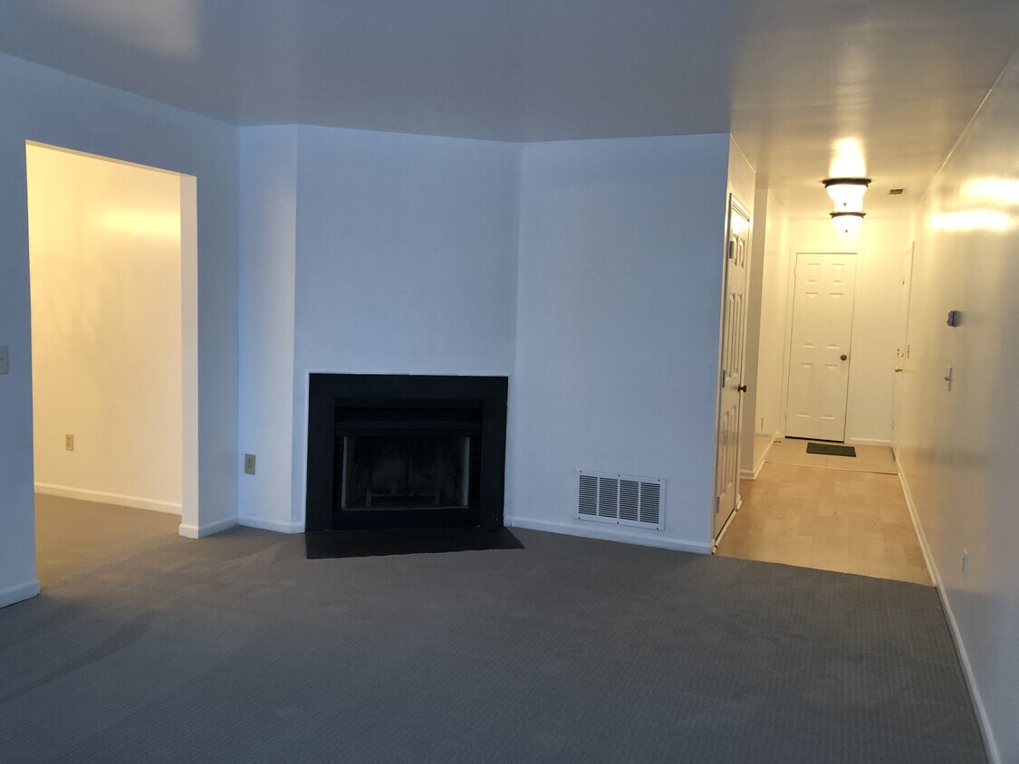 104 Wendover Dr, Monroe, CT 06468 Condo for Rent in Monroe, CT