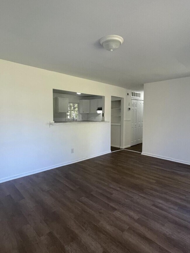 Foto del edificio - 1040 Shalimar Dr