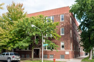 Building Photo - 3101 N Racine Ave
