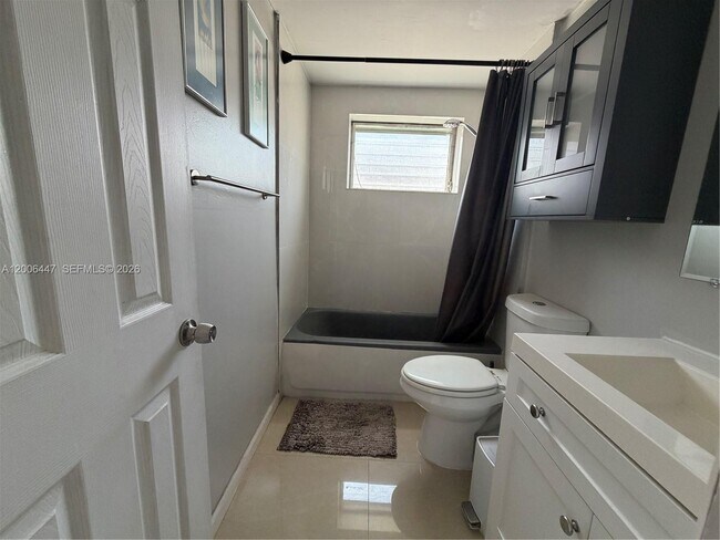 Foto del edificio - 1430 NE 170th St