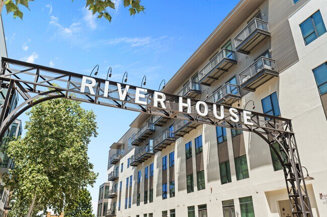Foto del edificio - River House