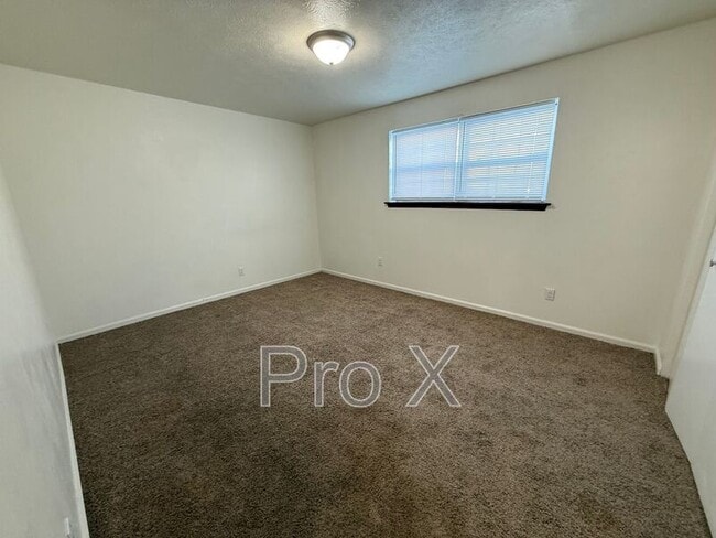 Building Photo - 124 E Highland