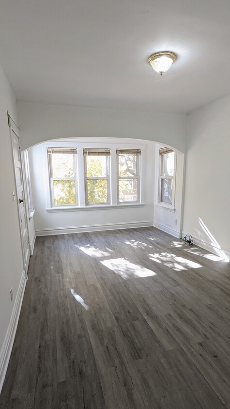 Living room - 2536 W Carmen Ave