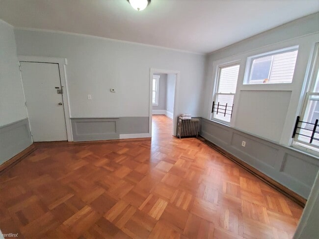 Building Photo - 3 br, 1 bath  - 81 Montgomery Ave 3