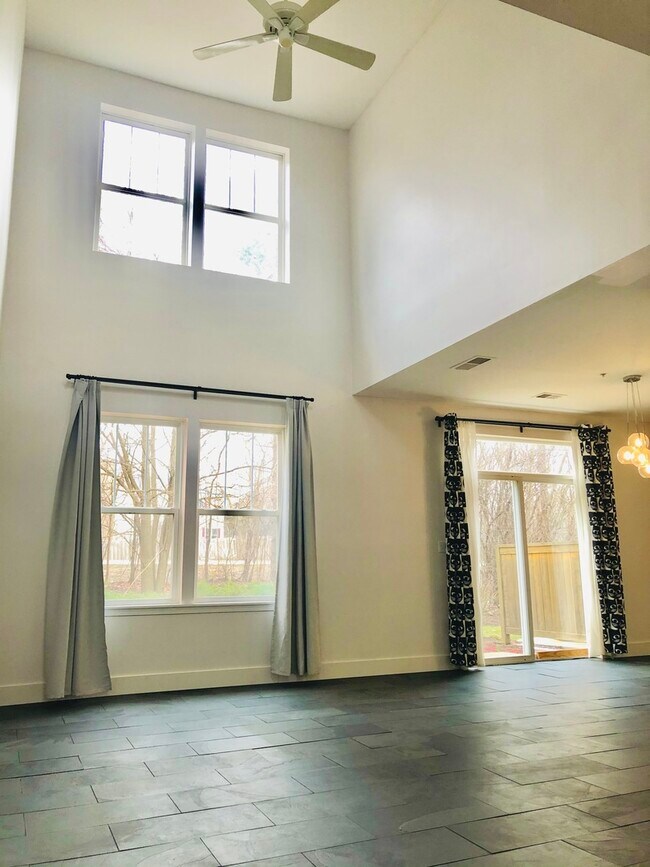 Building Photo - 112 Tanglewood Dr