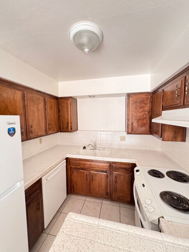 Foto del edificio - 7900 N Laurelglen Blvd
