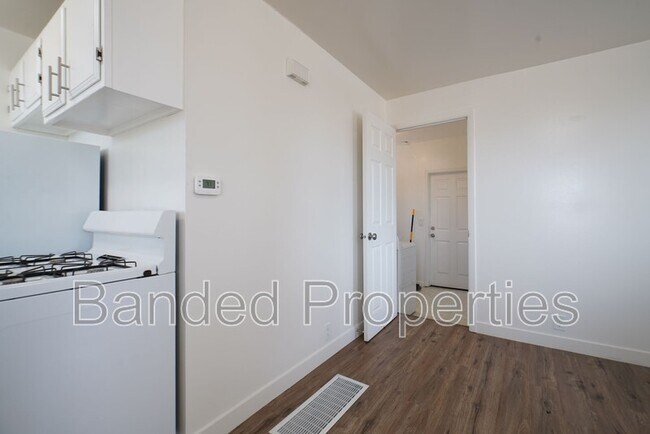 Building Photo - 376 W 700 N