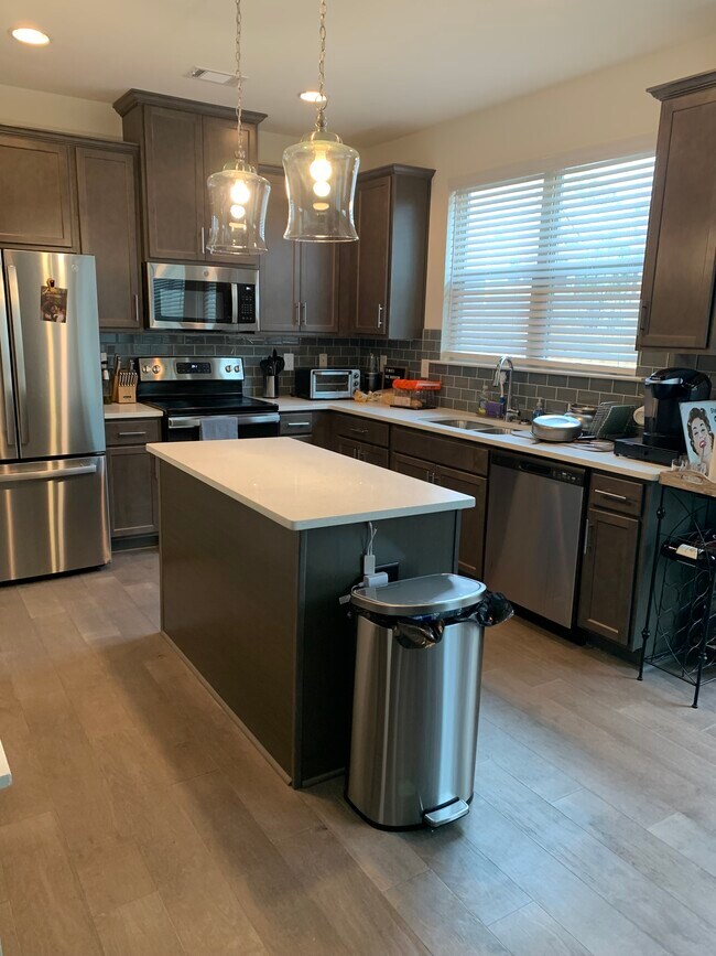 Foto del edificio - 7652 Castle Way Dr