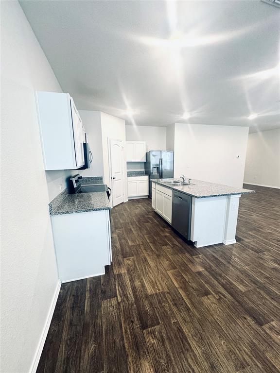 Building Photo - 13000 Roving Pass