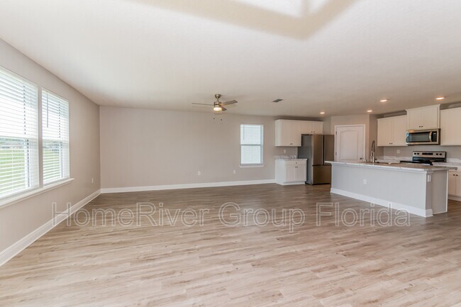 Foto del edificio - 4450 Warm Springs Way