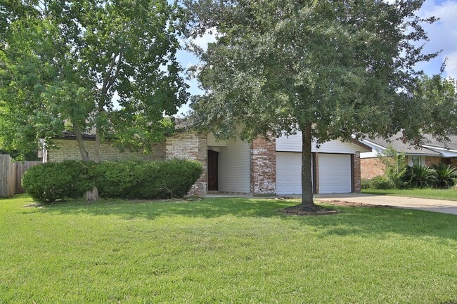 Building Photo - 2207 Whiteback Dr