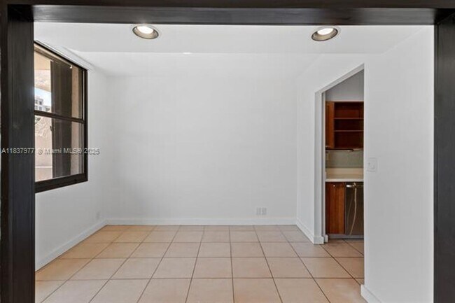 Foto del edificio - 161 Crandon Blvd