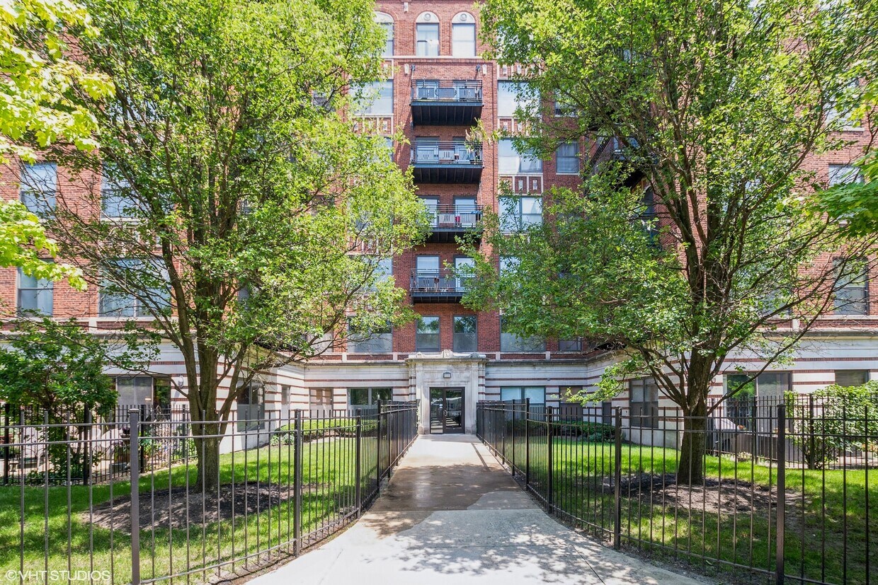 Foto principal - 4537 S Drexel Blvd