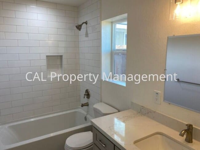 Building Photo - 1 Bed/1 Bath in Soledad, CA!