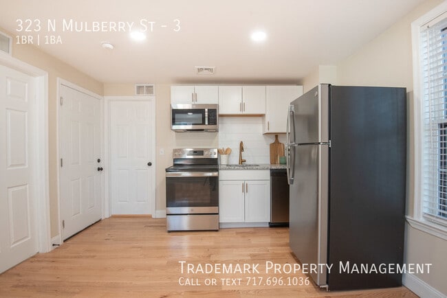 Building Photo - 323 N Mulberry St
