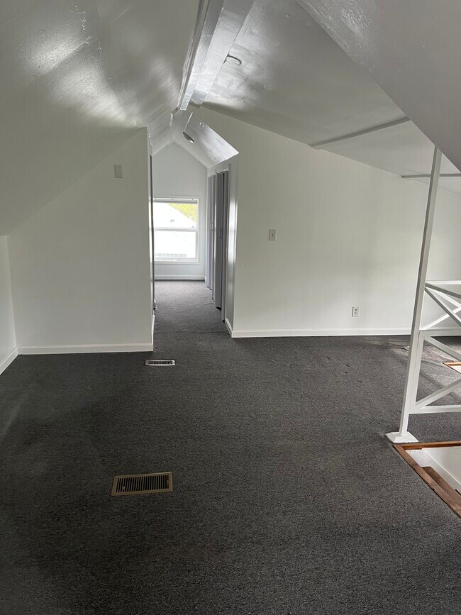 2.º piso - 1109 W 34th St