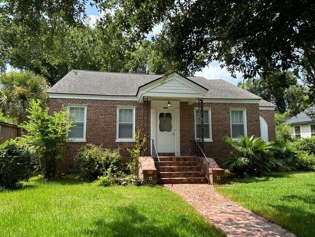 Building Photo - 157 Grove St