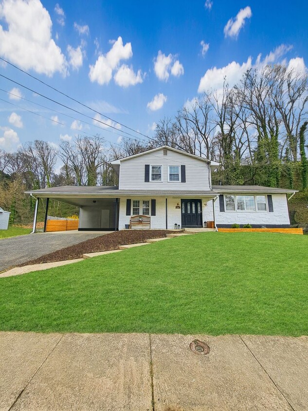 Primary Photo - Coming Soon! Stunning Mid-Century Modern 3...
