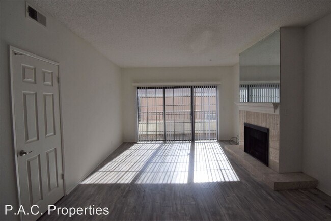 Foto del edificio - 2 br, 2 bath Apartment - 11594 Moorpark St...