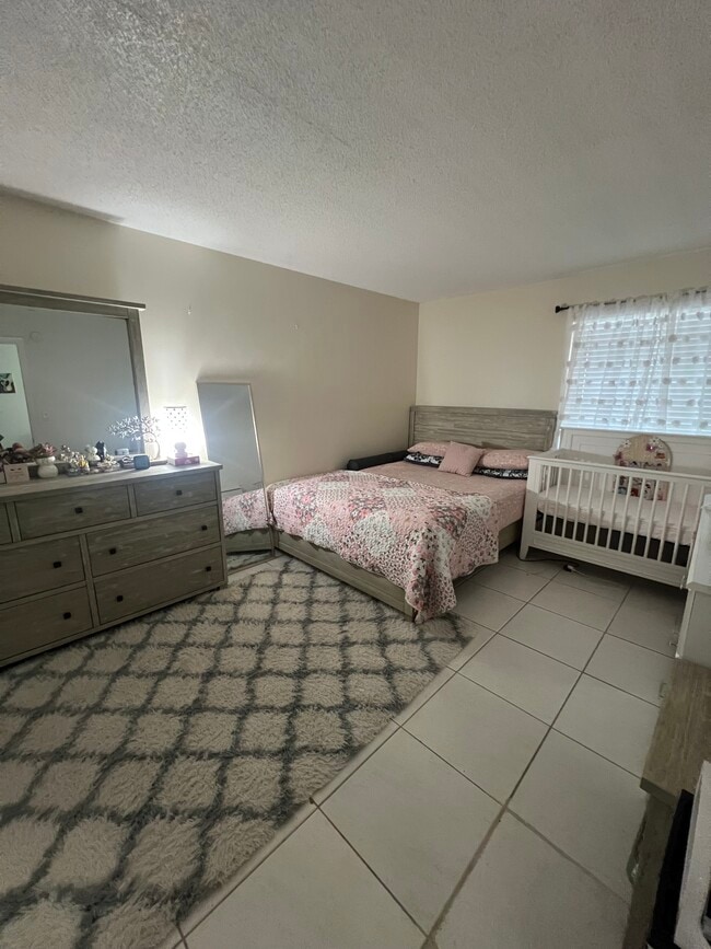 Primary Bedroom - 470 NW 20th St