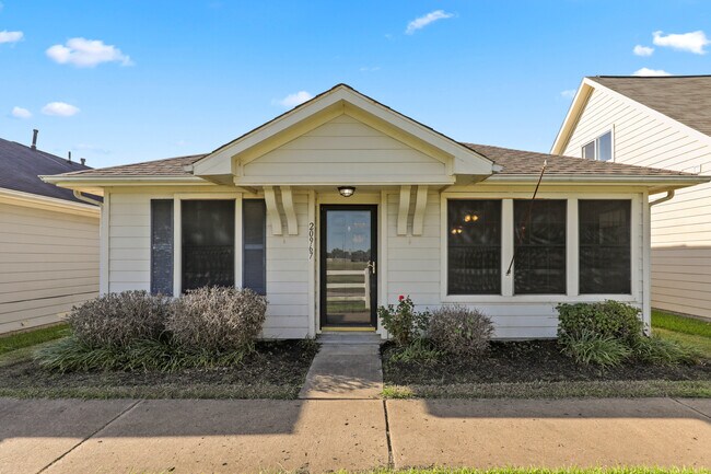 Building Photo - 20967 Young Meadows Way