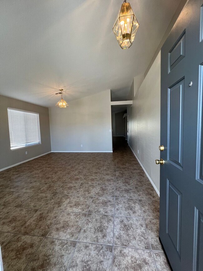 Building Photo - 4 Bedroom on Large Lot in Queen Creek