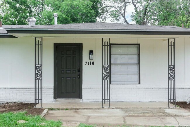 Foto del edificio - 7118 Castleridge Dr