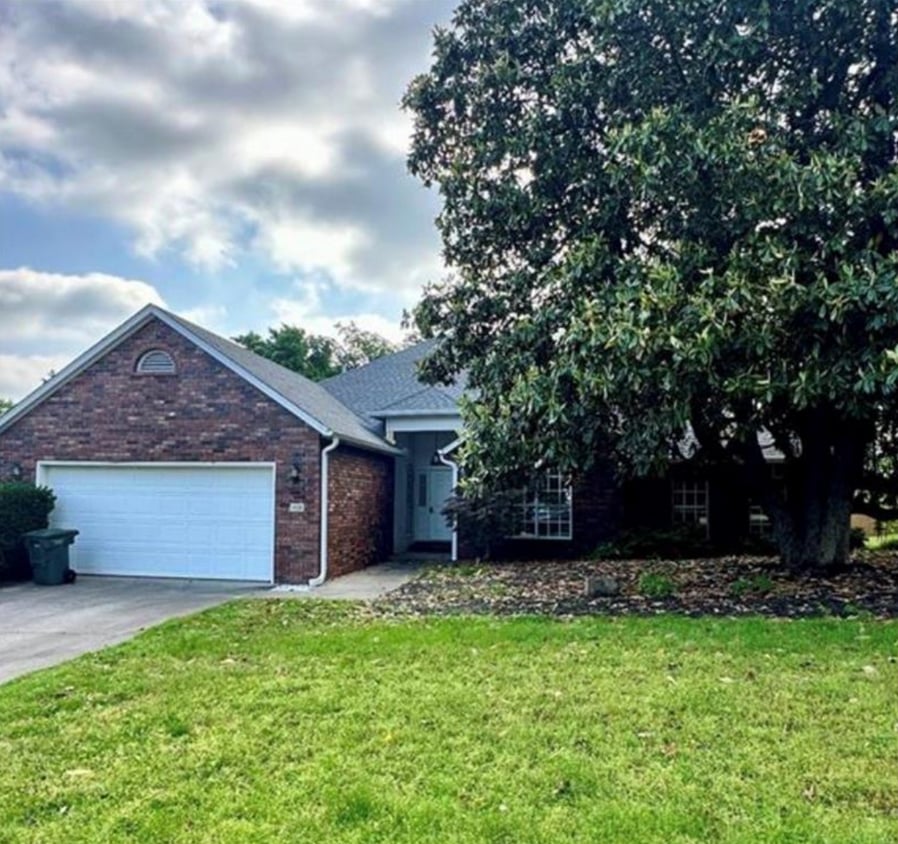 Primary Photo - 1826 N Glenbrook Pl