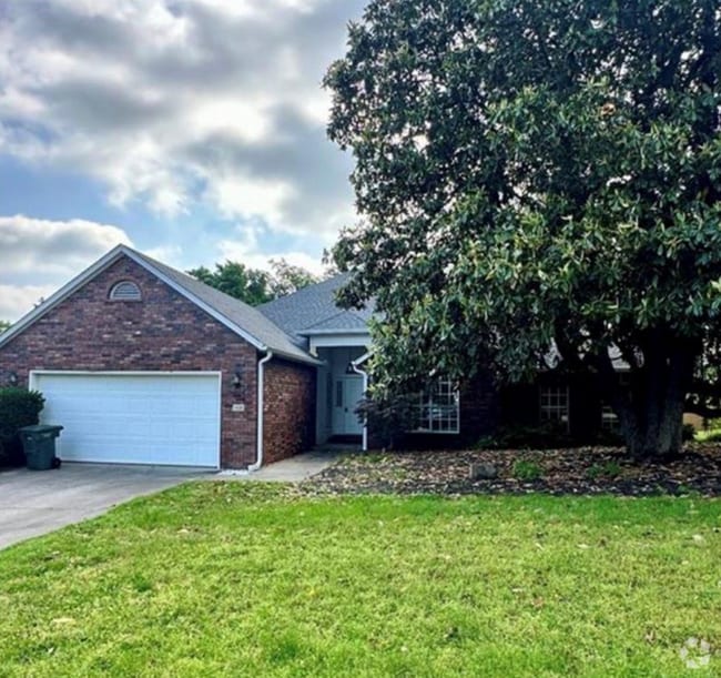Building Photo - 1826 N Glenbrook Pl