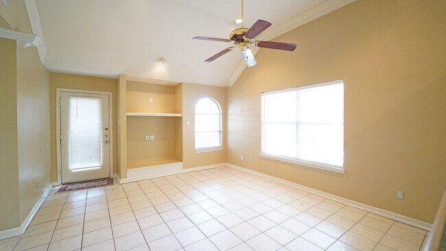 Foto del edificio - For Lease! Nice Brick Home in Weatherford - Great Location with EASY Access to I-20 For Commuters.