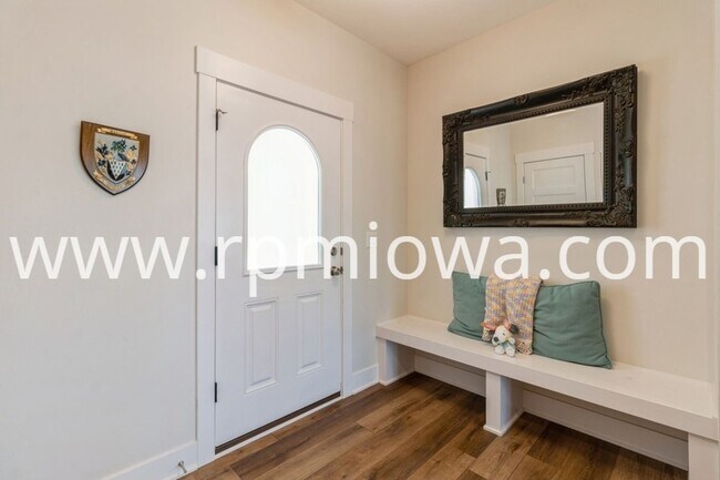 Foto del edificio - EXECUTIVE RANCH!  5 Bedroom, 3 Bathroom Home in Ankeny!!