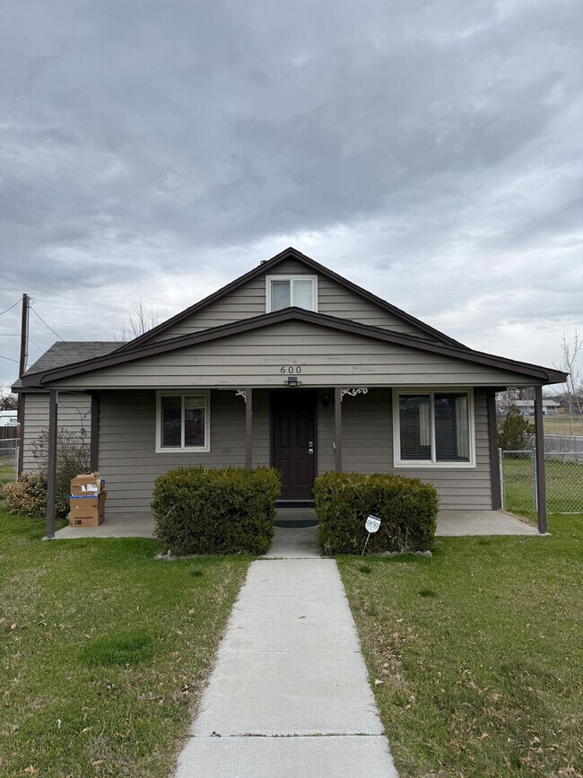 Foto del edificio - 600 NE 3rd St