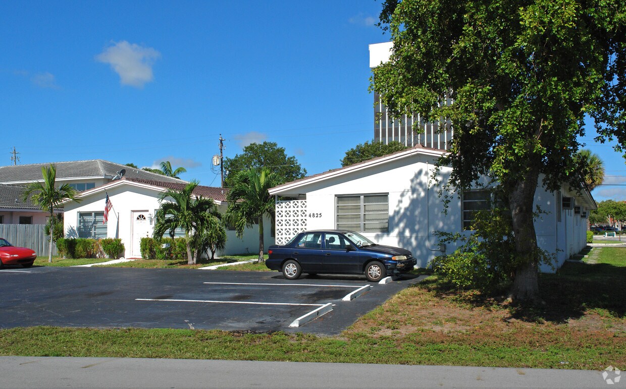 Building Photo - 4825 NE 23rd Ave