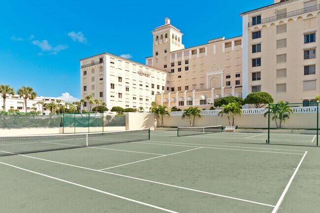 Foto del edificio - 150 Bradley Pl