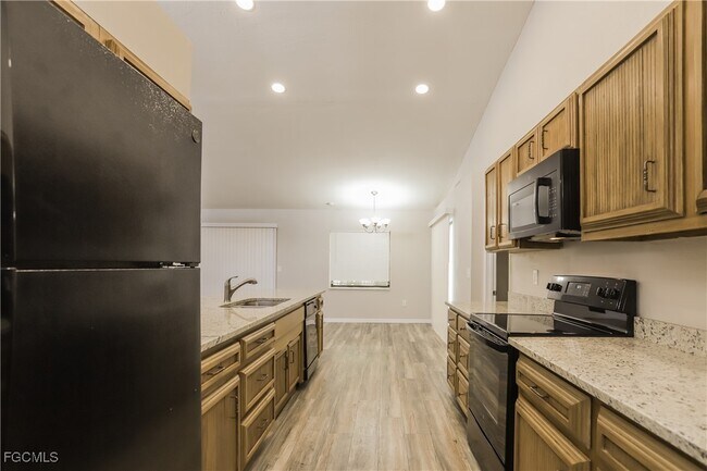 Building Photo - 1054 Mohegan Rd