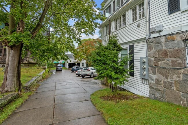 Building Photo - 21 Elm St