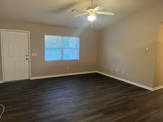 Foto del edificio - 1912 SE Berkshire Blvd